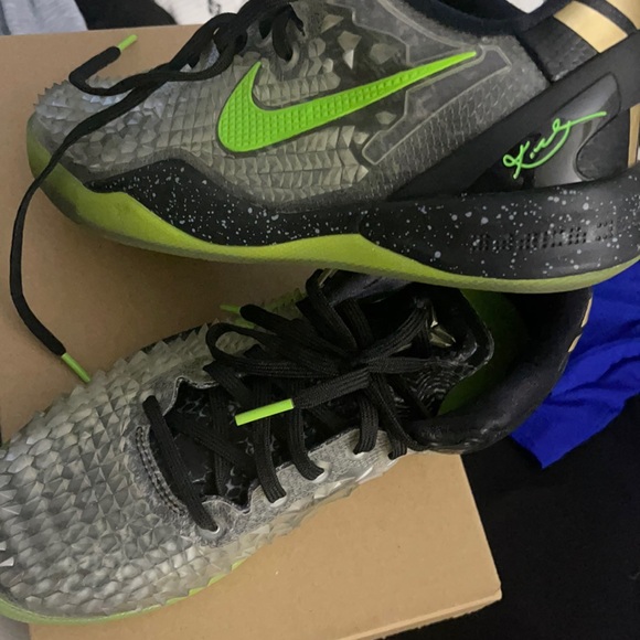 2013 Christmas Kobe Sneakers - No Box - Size 5.5